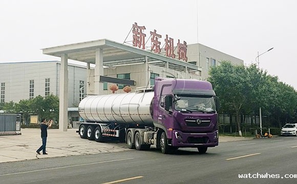 半挂运奶车