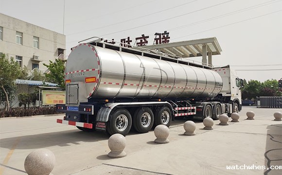 罐式拉牛奶卡车