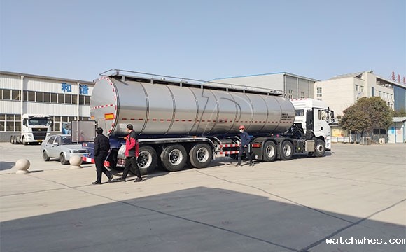 半挂奶罐运输车