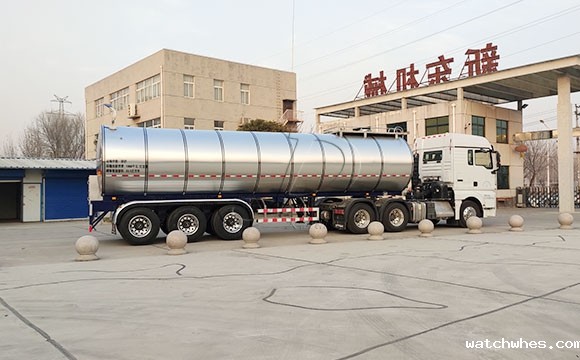 半挂运奶罐车