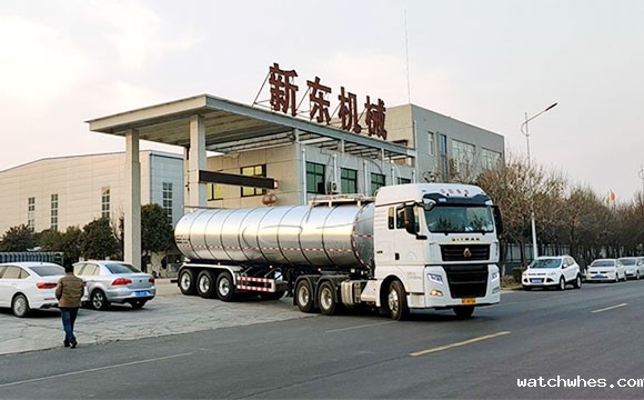 半挂运奶罐车