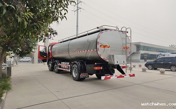 拉牛奶罐车