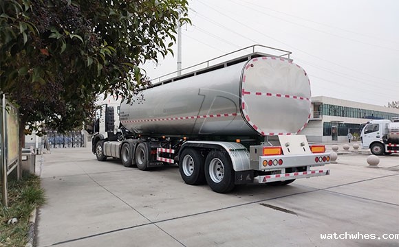 半挂鲜奶运输罐车