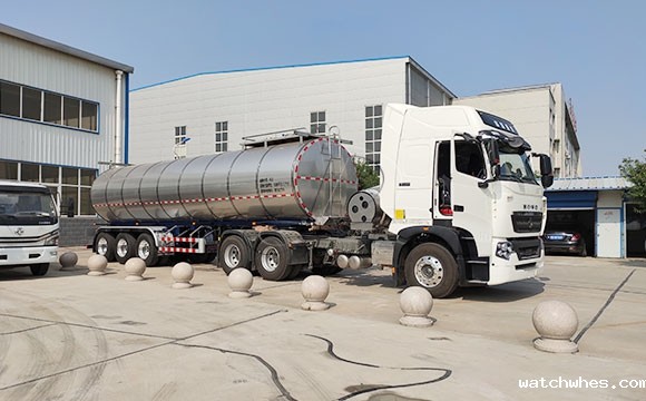 34吨半挂运奶车