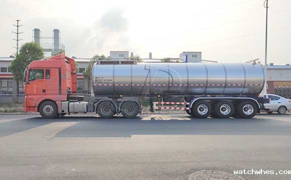 半挂运输牛奶罐车