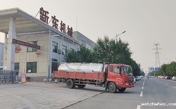 10吨不锈钢牛奶运输罐