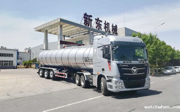 牛奶奶罐运输车