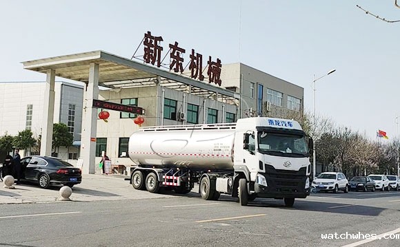 运输鲜奶罐车