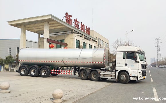 大型牛奶液罐车