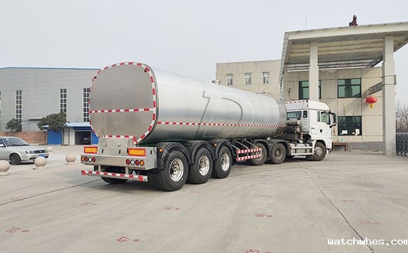 大型牛奶液罐车
