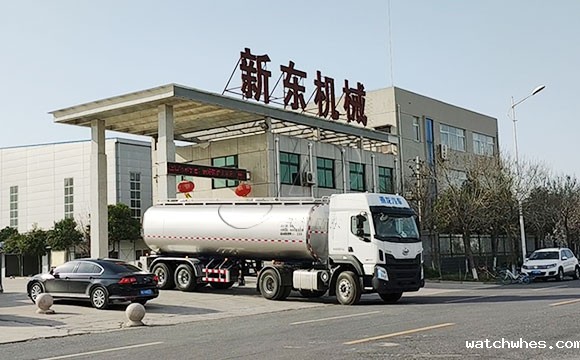 运输鲜奶罐车
