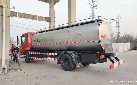 运输鲜奶罐车