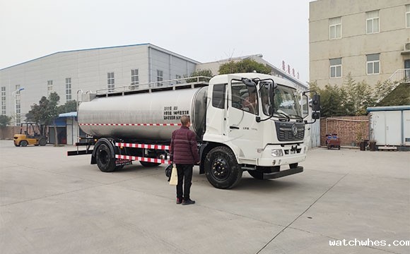 10立方罐式运奶车