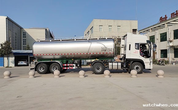 半挂牛奶运输专用车