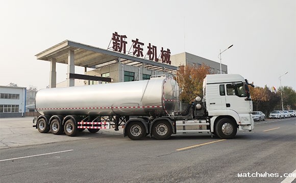 运输牛奶车