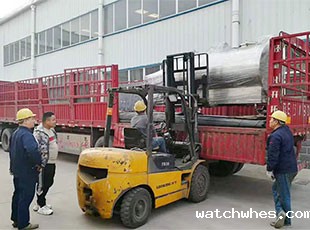 西藏客户订购的3台2吨鲜奶制冷罐连夜发货