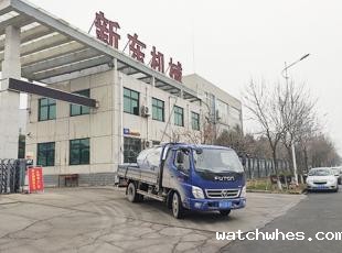 河北客户订购的1吨不锈钢牛奶冷藏保鲜罐顺利发货