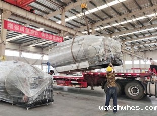 我公司两台不锈钢牛奶保温制冷罐发往宁夏银川