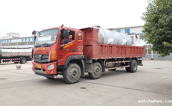 10吨不锈钢卧式储奶罐