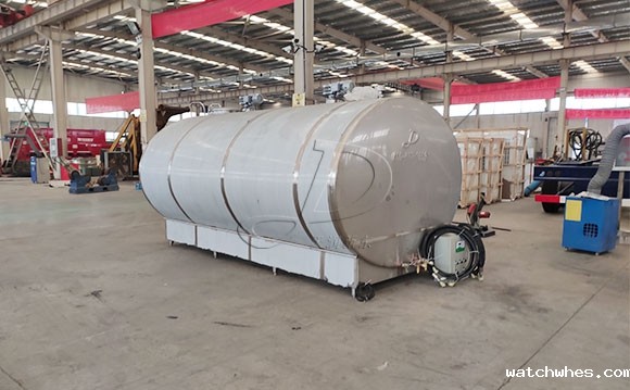 10吨不锈钢卧式储奶罐